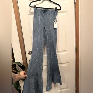 **NWT** Good American Stretchy Flare Jeans